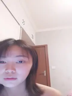颜值不错短发妹子露奶露逼诱惑床上掰开逼逼特写摆弄各种姿势自摸很是诱惑喜欢不要错过第04集