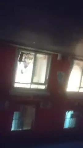 街头探花红灯区搞站街女，一家家逛过去，选个风骚轻熟女，带到小房间全程拍摄，直接后入开操