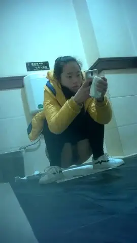 精品推荐 国产【风云酒店】厕拍10部超清合集~FYJDCP~玩自拍的小姑娘