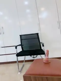 #吹小泡泡_极品御姐小少妇，丝袜高跟站立一字马展示