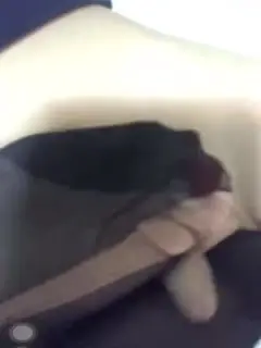 【母子乱伦】宠爱幼子的母亲，从小就培养口交和丝袜！