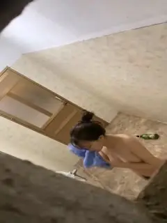 拍邻居洗澡