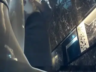 最新流出国内云上会所豪华WC偷拍 这的妹子喜欢撅着屁股嘘嘘。