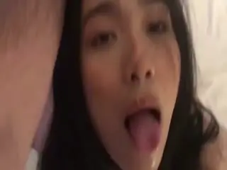 贪婪的吞吃精液 (2).