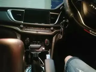 翻车王伟哥花了4000元撩到个被家暴离异正好来月经的漂亮美女技师宾馆开房。