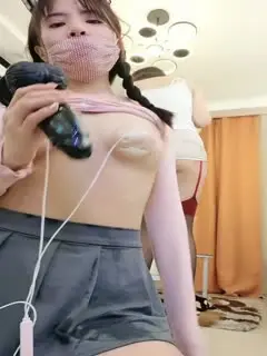 丝袜高跟大长腿高颜值闺蜜和好姐妹大秀直播。