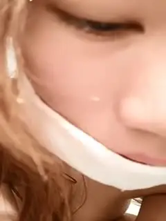 阴唇很大的萝莉美眉直播自慰。