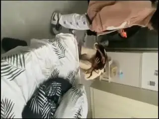 校花霸凌外泄合集2,扒衣服，打嘴巴，揪头发，虐下体!。