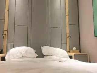 尋芳問柳。