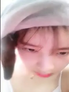 清纯可爱萌妹子耍贱卖萌挑逗司机在车上淫乱。