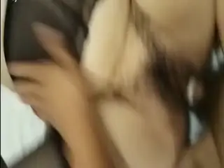 “你看别给别人看”对白有趣精彩的套路男约炮套子都能戴反的骚货人妻露脸边干边聊天。