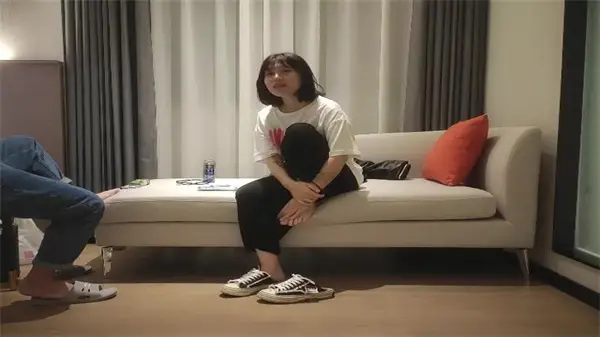 纹身乖乖女脱衣后入狂操，高潮表情一览无遗