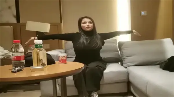 文轩探花重金约炮巨乳妹，现场揉奶爆操淫水狂喷！