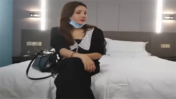 深夜激情：黑衣性感长腿美女的诱惑性爱