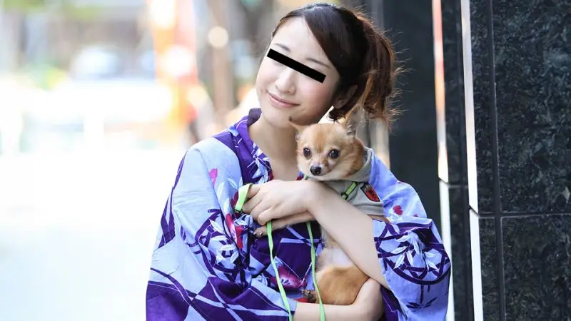 街头搭讪浴衣美人遛狗！佐佐木玲的性感诱惑 番号10musume_082423_01