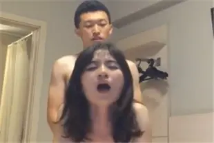 E罩杯性感大美女和开蜜老公偷情