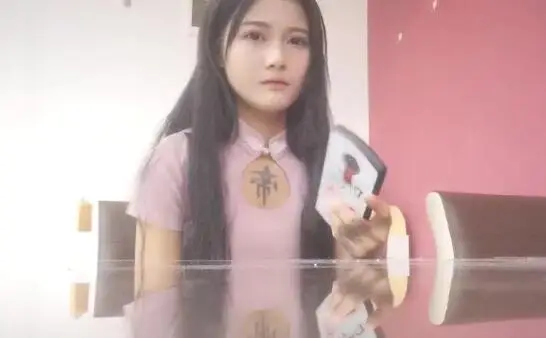 年轻小伙网上叫了一个高质量小姐 看起来挺清纯
