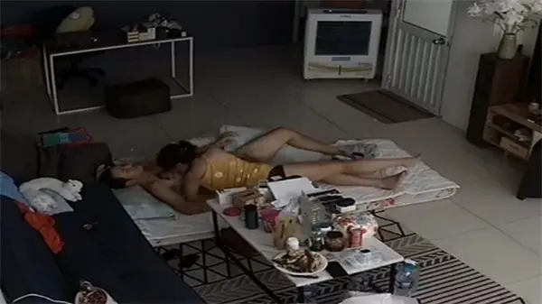 【偷窥破解实录】家庭摄像头遭入侵！极品骚妇欲火焚身，饥渴难耐私密全记录