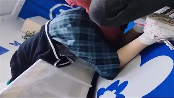 入室狂插白丝JK小美女，干到精疲力竭！