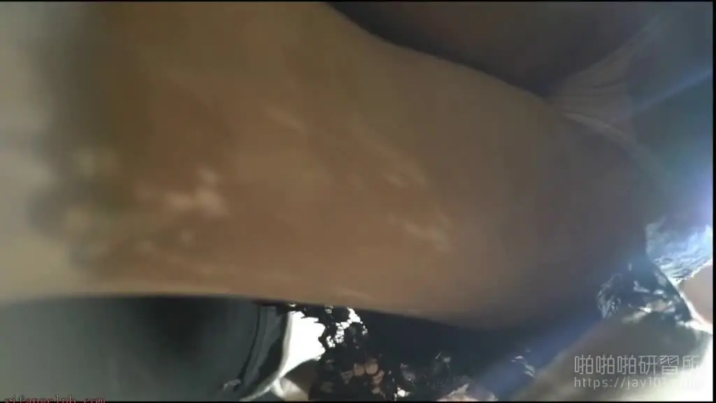 真?偷拍神人!! 老司机带你看遍裙下的风光明媚 22