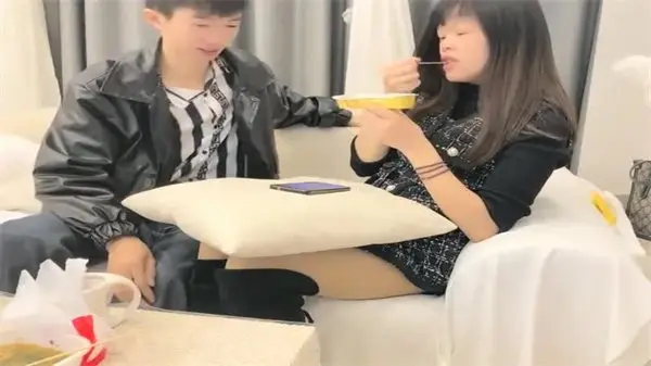 网约偷拍3天绝密合集！三位极品女神私房视频激情流出 -1