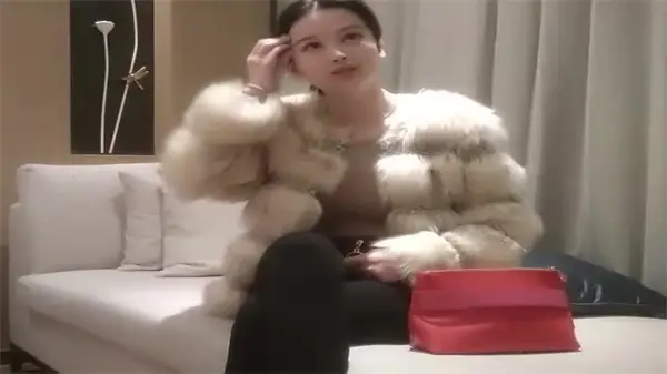 探花约操极品气质美乳女神，高颜值妹子娇喘连连让你欲火焚身！