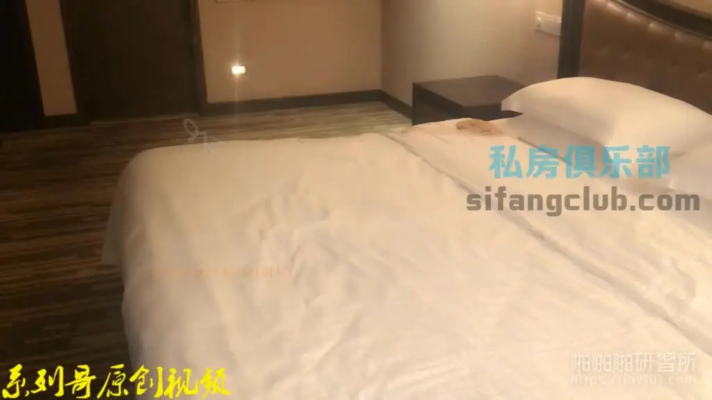 女上司平常淫蕩的样子 我们可是看得一清二楚超欠干