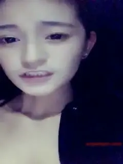长的清纯可爱新疆小美女主播与土豪大叔伪老公车震直播高潮喷了好多水大叔还说要搞她妹对白精彩(1) (1)