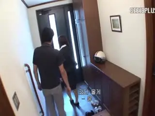 饥渴小叔子狂操年轻嫂子，嫩穴高潮喷水浪叫不止！