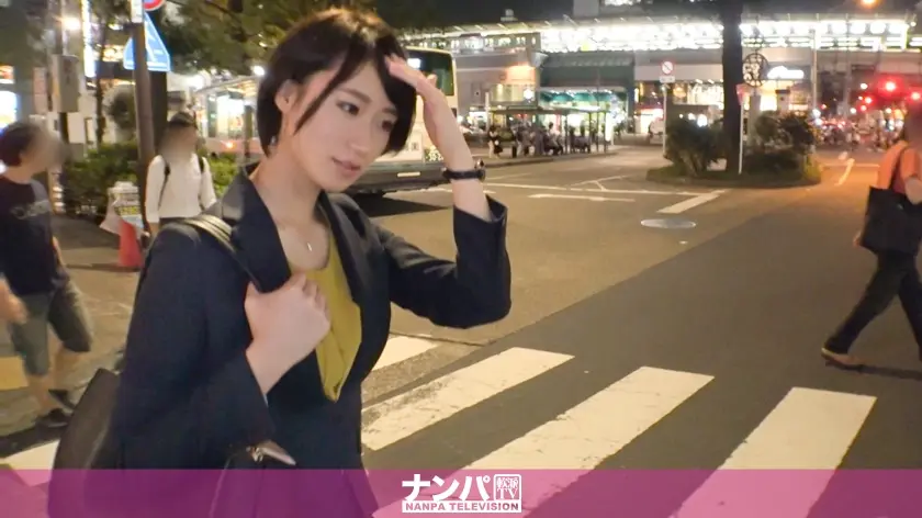 マジ軟派、初撮。 1403 溜まった性慾を食慾で発散するラーメン女子を確保！首筋の愛撫でスイッチオン！禁斷のパンスト破りからのスーツ著衣プレイで大興奮！！スケベOLがおま○こビショビショにして悶絶セックス！！！