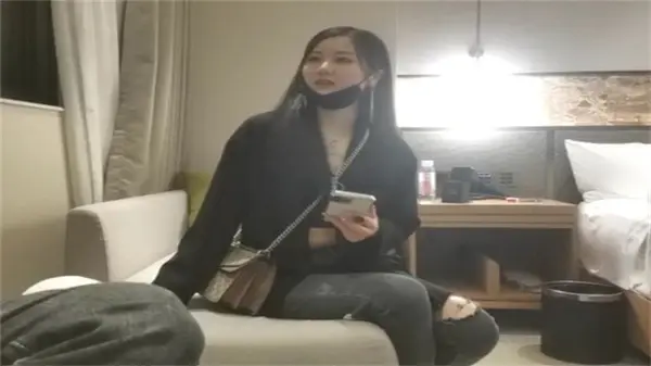 【文轩探花】门票97舞蹈系学妹除夕夜瞒着男友偷情 蜜穴湿透被后入高潮腿颤 学长专属私密服务