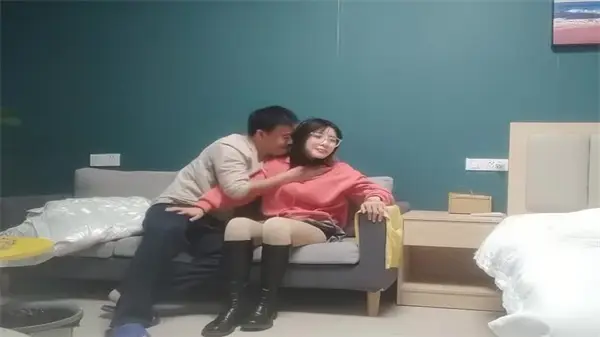 调教眼镜巨乳妹小夏，极品双乳任君品尝！