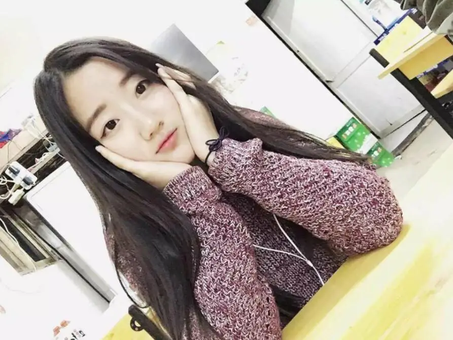百度云泄密流出视图外表斯文可爱的眼镜美眉小冰如何被一根大鸡巴征服的