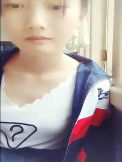 某新直播平台很屌的职业大专学妹教室玩直播狼友刷个飞机马上到厕所给大家看硬货对白清晰