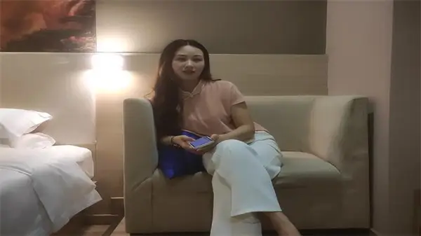 教父探花高端外围女神高清实录：极品骚货性感开操，浪叫连连高潮不断