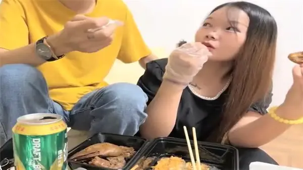 瘦猴探花最新偷拍实录：网恋奔现嫩妹激情第二弹