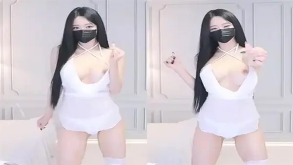 哈娜圣诞激情裸舞！VIP房极品巨乳狂颤，美胸诱惑挡不住！