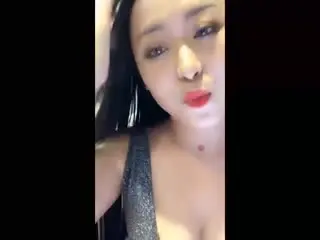 高颜值哈师大22岁学生妹琉夏大刺激首秀流出 揉美乳玉指速插浪穴 第一次就玩这幺疯 完美露脸 高清完整版012857002227