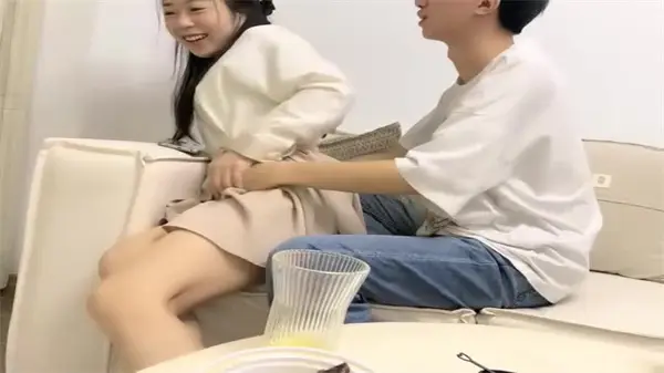 瘦猴探花初尝良家幼师！清纯教师初次约会就湿透，娇喘求欢高清实录