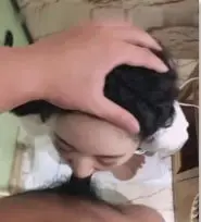 清纯小师妹口交深喉技巧速成班，今晚就让她跪着学！