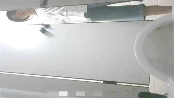 厕所偷拍新片流出！全景第三部高清无码，偷窥视角刺激体验