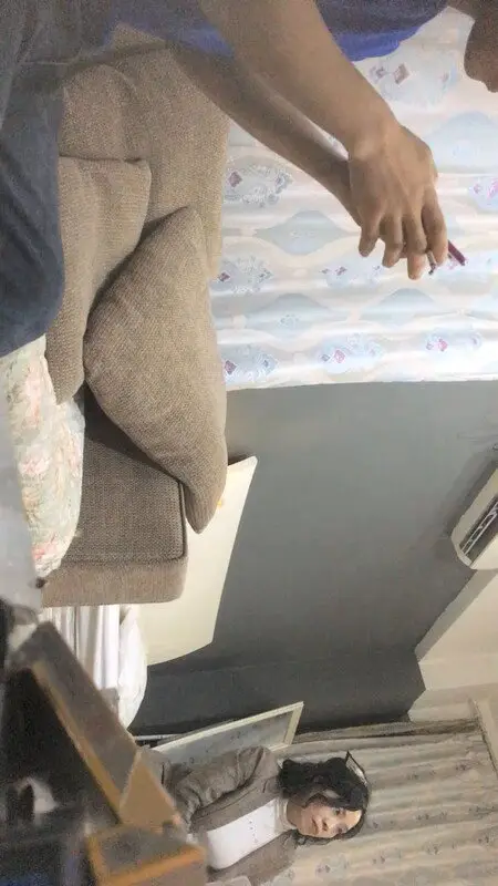 熟女豹纹内衣诱惑，坚挺巨乳遭小鲜肉狂舔！欲女陶醉摸屌，肥臀骑乘爆插销魂