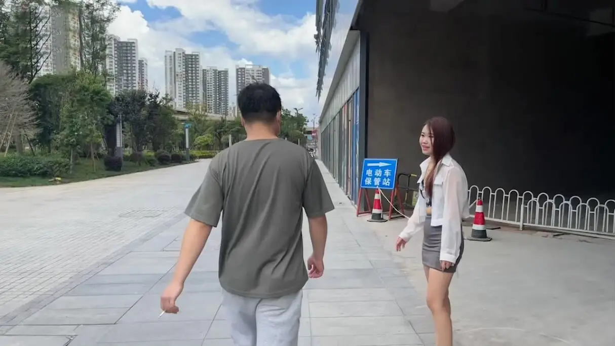 【极品实战】胖哥偶遇妖艳菲菲 停车场激情狂飙 小姐姐被干到求饶