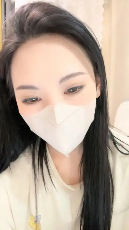 漂亮护士模特身材！粉嫩蝴蝶穴特写，跳蛋自慰高潮喷水，大黑牛巨根狂顶刺激！