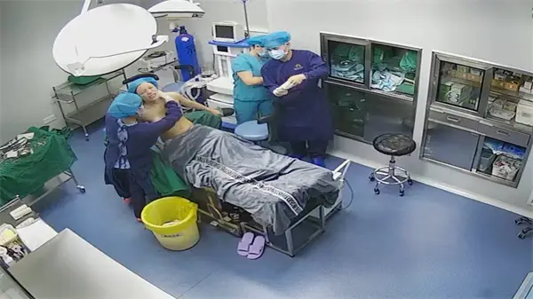 [内部流出]爆乳女神隆乳全程记录 敏感点被狂揉仍呻吟求更大 乳交夹吸画面外流
