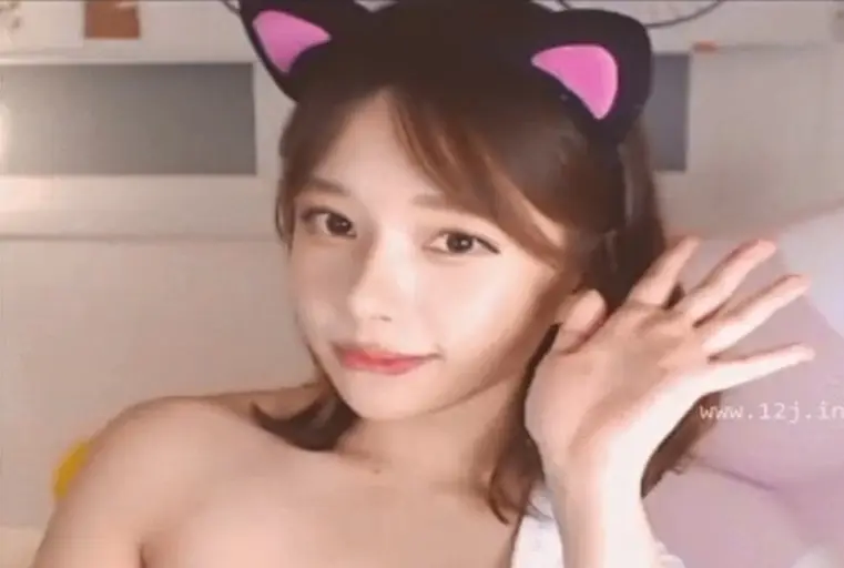 不让中国主播专美于前韩国萌奶妹不甘示弱热舞迎击！