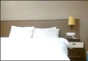 19岁嫩妹水润多汁乖巧听话，用力插到深处呻吟不止！