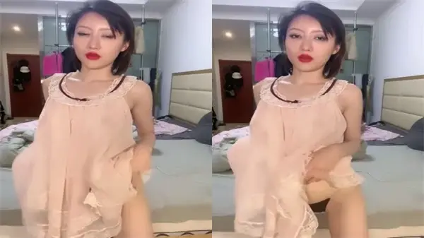 长腿苗条巨乳饥渴御姐，口交深喉伺候狼友激情狂操