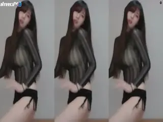 虎牙美女主播 舞嫣小妖精老板千元定制大尺度舞蹈视频 抖胸摇臀极度诱惑。