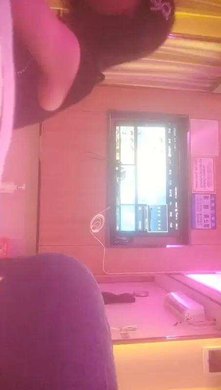 酒店偷情极品沐足技师！旗袍制服肉丝诱惑，高跟鞋猛操湿穴浪叫不停